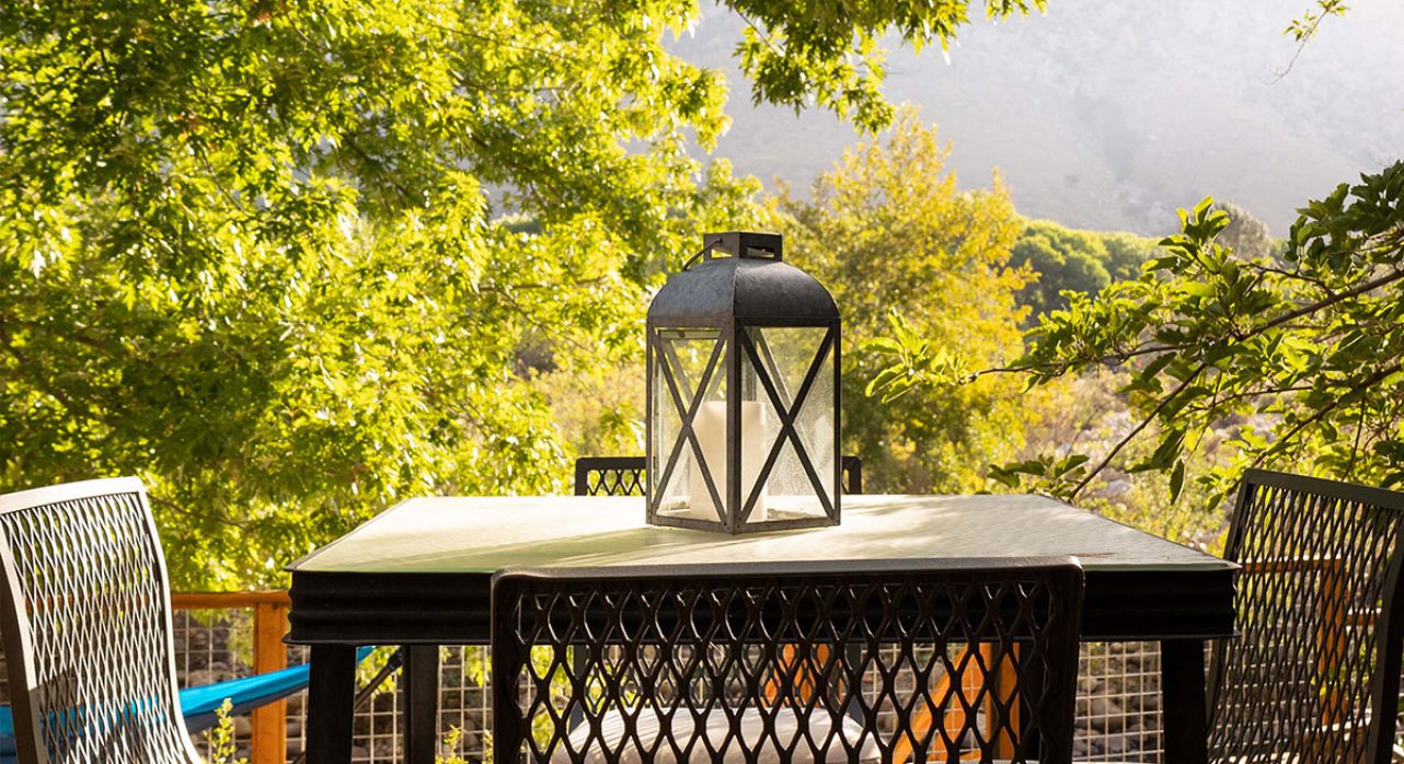 13-MoonShine_Outdoor-Dining