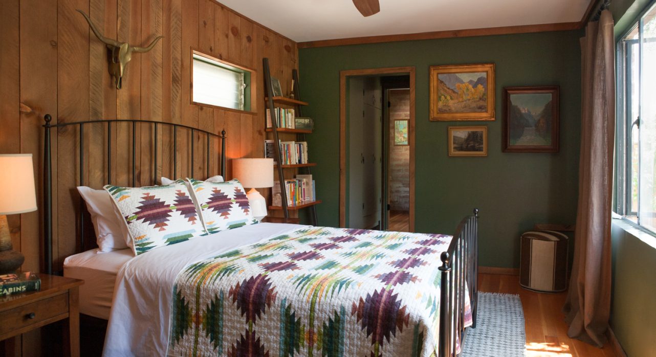 14-River-Willow_Queen-Main-Bedroom