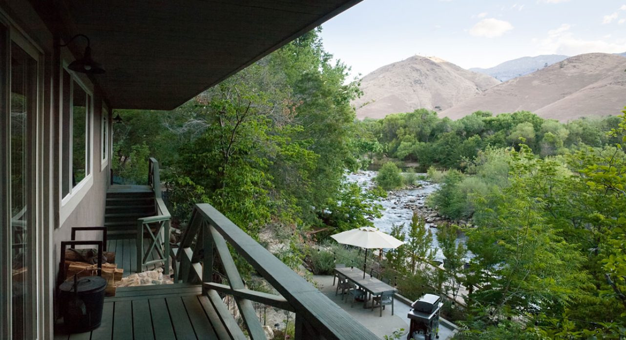 20-Rivers-Edge_Backyard