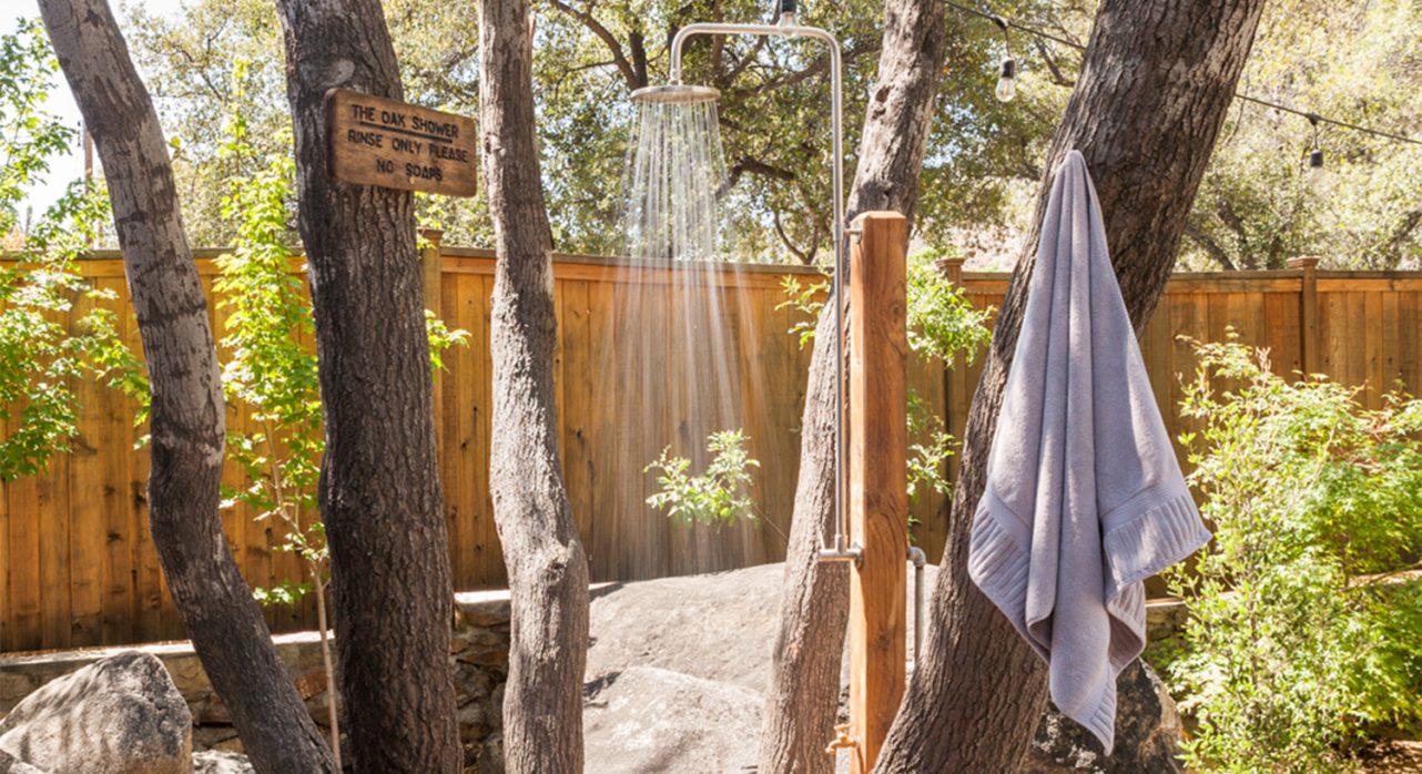 25-River-Willow_Outdoor-Shower