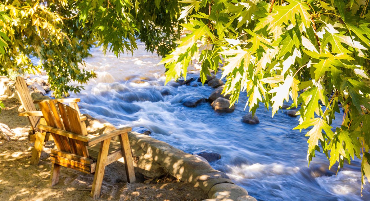 27-MoonShine_Riverfront-Seating