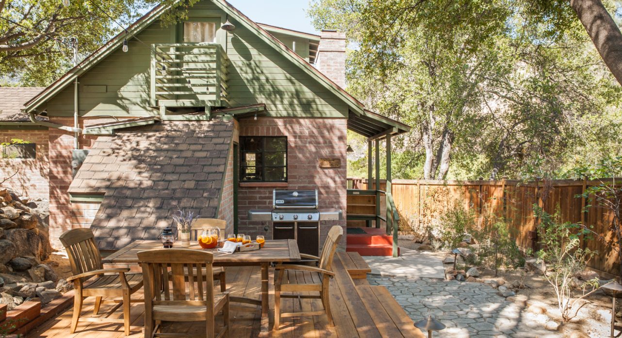 4-River-Willow_Front-Yard-BBQ-Patio