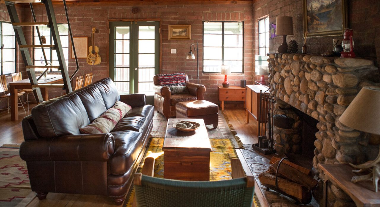 9-River-Willow_Living-Room-Fireplace-scaled