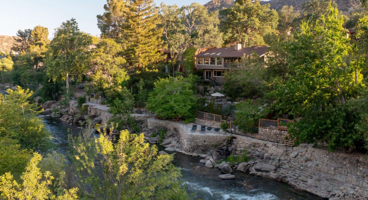 Kern-River-House-Waterfront-Kernville-Rivers-Edge-scaled-1